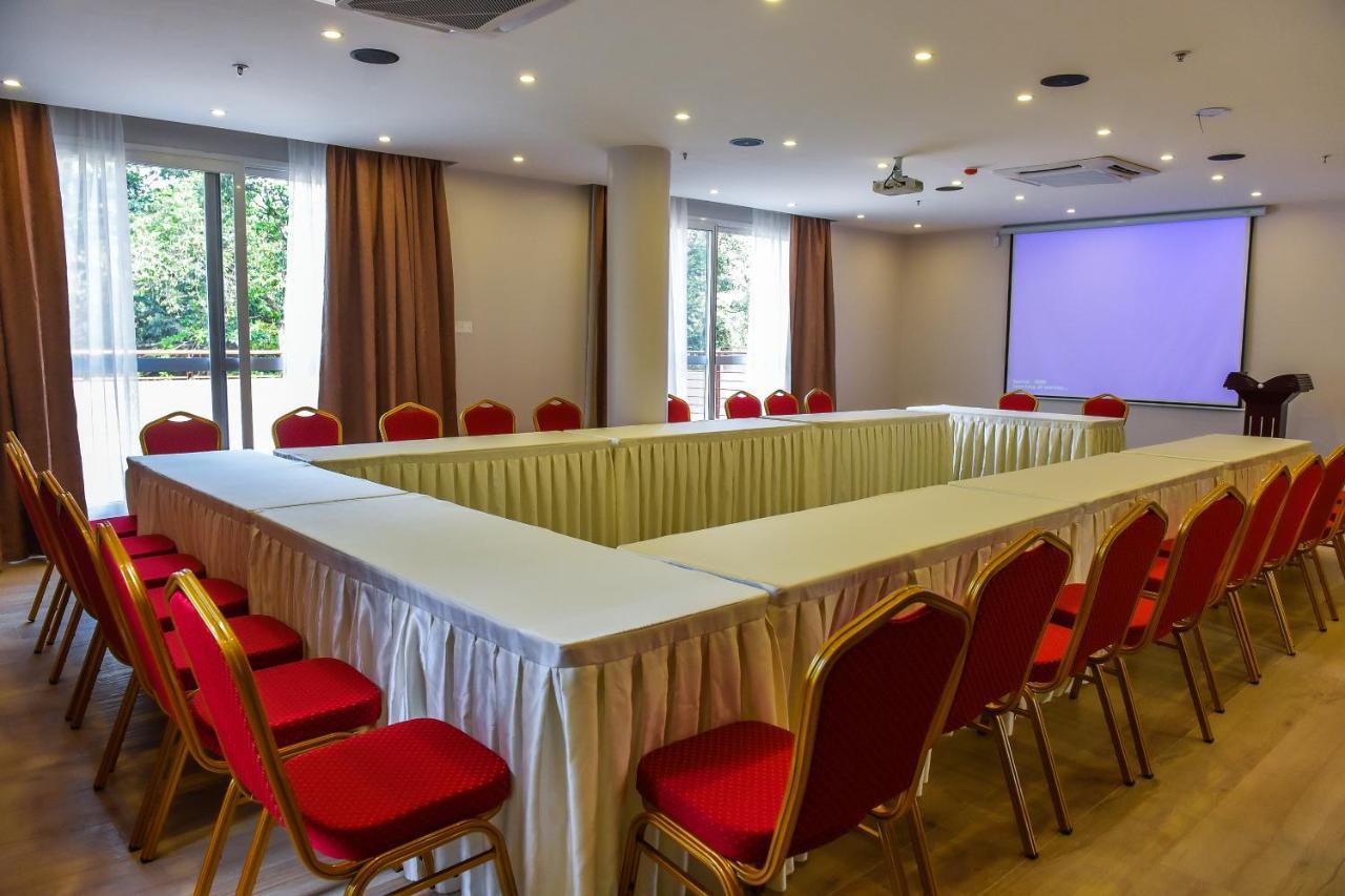 Admas Grand Hotel Entebbe Eksteriør bilde