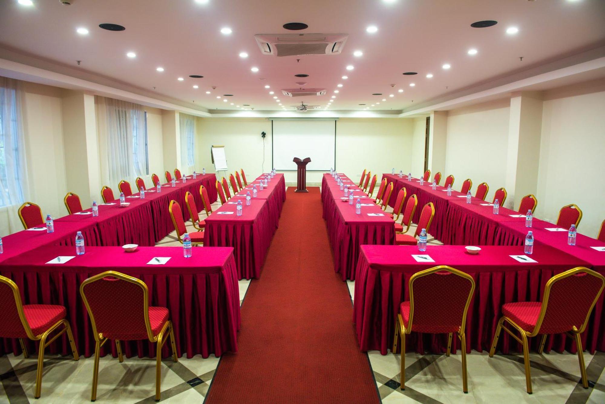 Admas Grand Hotel Entebbe Eksteriør bilde
